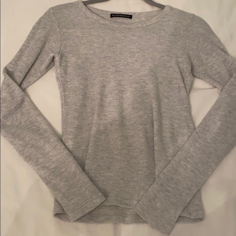 gray shirt